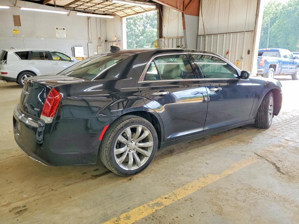2019 CHRYSLER 300 LIMITED 3