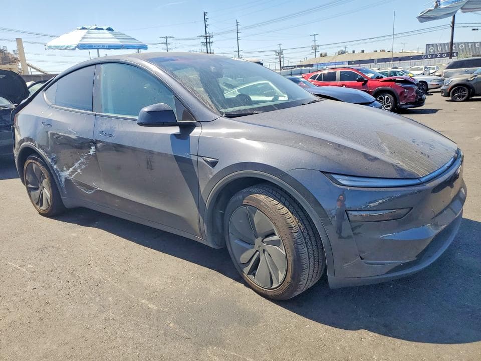 2026 TESLA MODEL Y 4