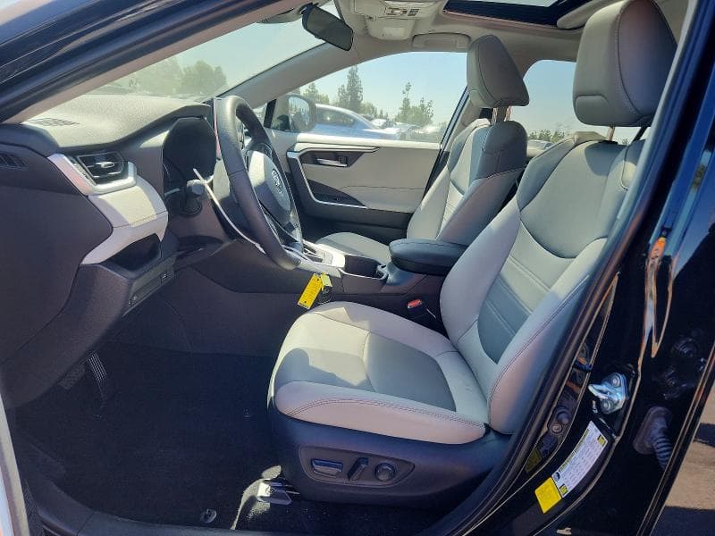 2025 TOYOTA RAV4 XLE PREMIUM 7