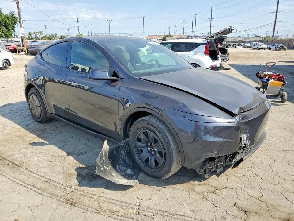 2026 TESLA MODEL Y 4