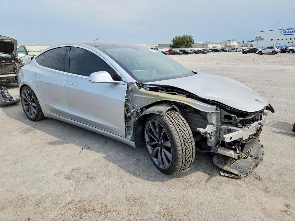 2018 TESLA MODEL 3 4