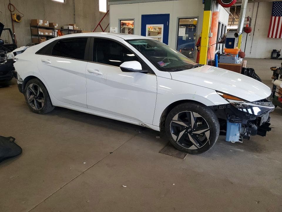 2022 HYUNDAI ELANTRA LIMITED 4