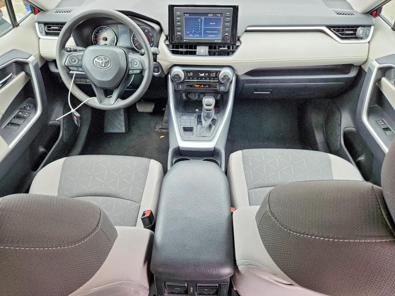 2020 TOYOTA RAV4 XLE 8