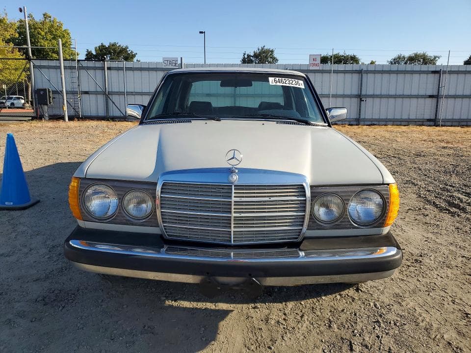 1980 MERCEDES-BENZ 300D 5