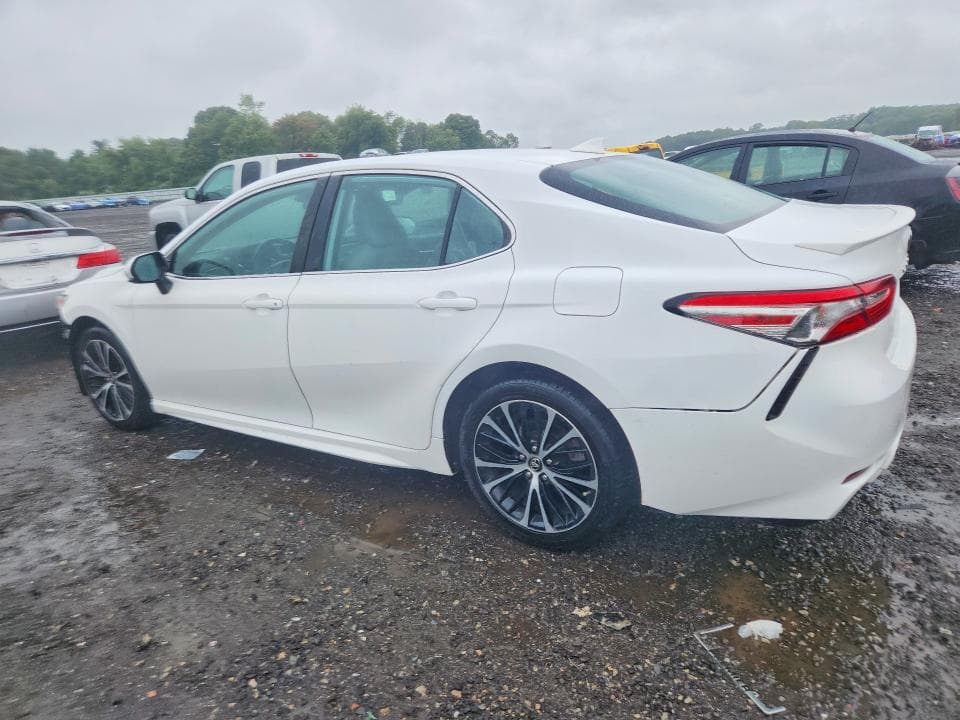 2019 TOYOTA CAMRY SE 2