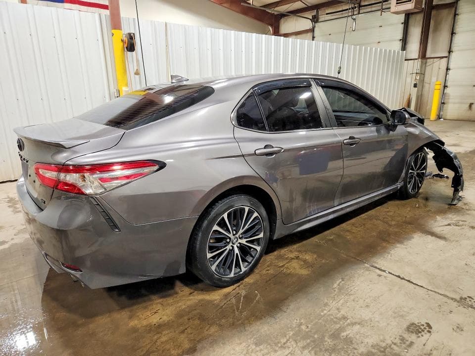 2019 TOYOTA CAMRY SE 3