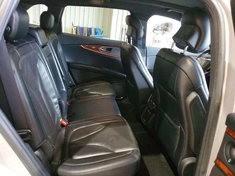2019 LINCOLN NAUTILUS RESERVE 11