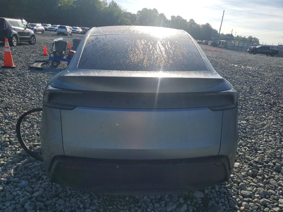 2026 TESLA MODEL Y 6