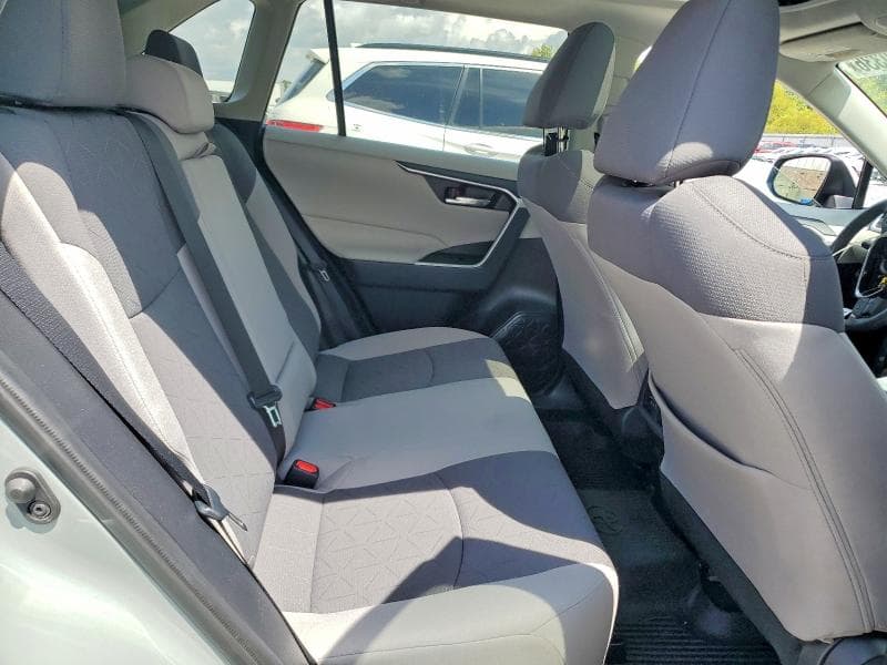 2020 TOYOTA RAV4 XLE 11