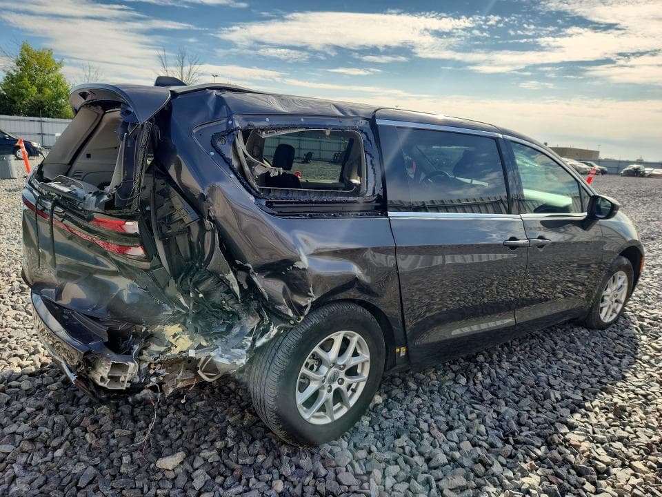 2023 CHRYSLER PACIFICA TOURING L 3