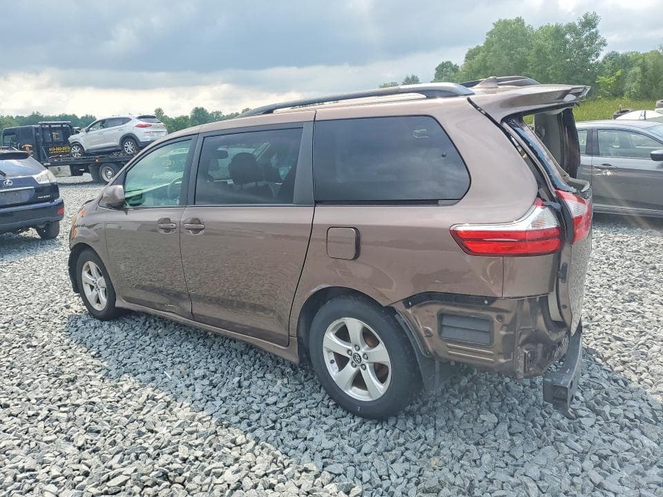 2018 TOYOTA SIENNA LE 2