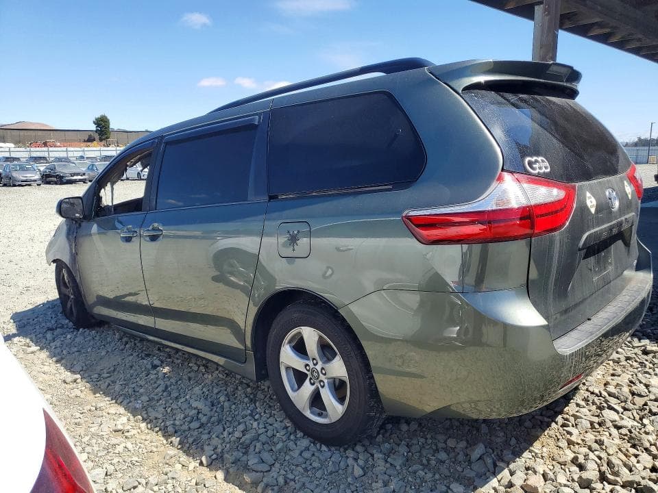 2019 TOYOTA SIENNA LE 2