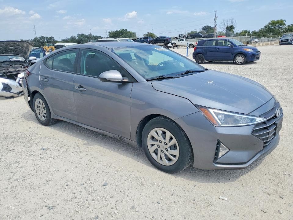 2019 HYUNDAI ELANTRA SE 4
