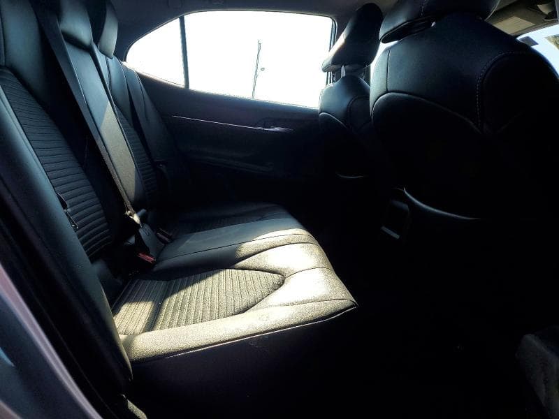 2019 TOYOTA CAMRY SE 10