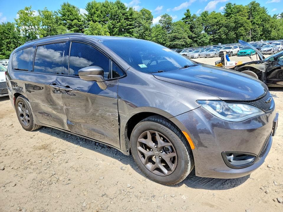 2019 CHRYSLER PACIFICA TOURING L 4
