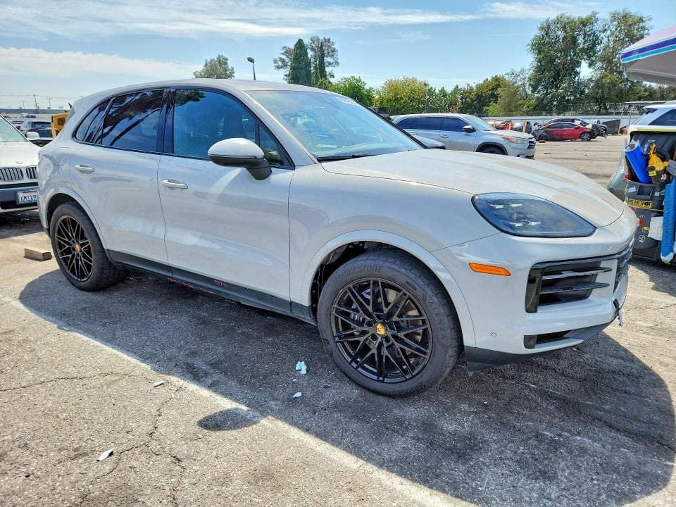 2024 PORSCHE CAYENNE 4