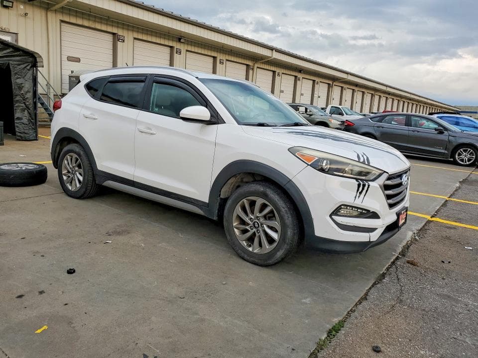 2017 HYUNDAI TUCSON SE 4