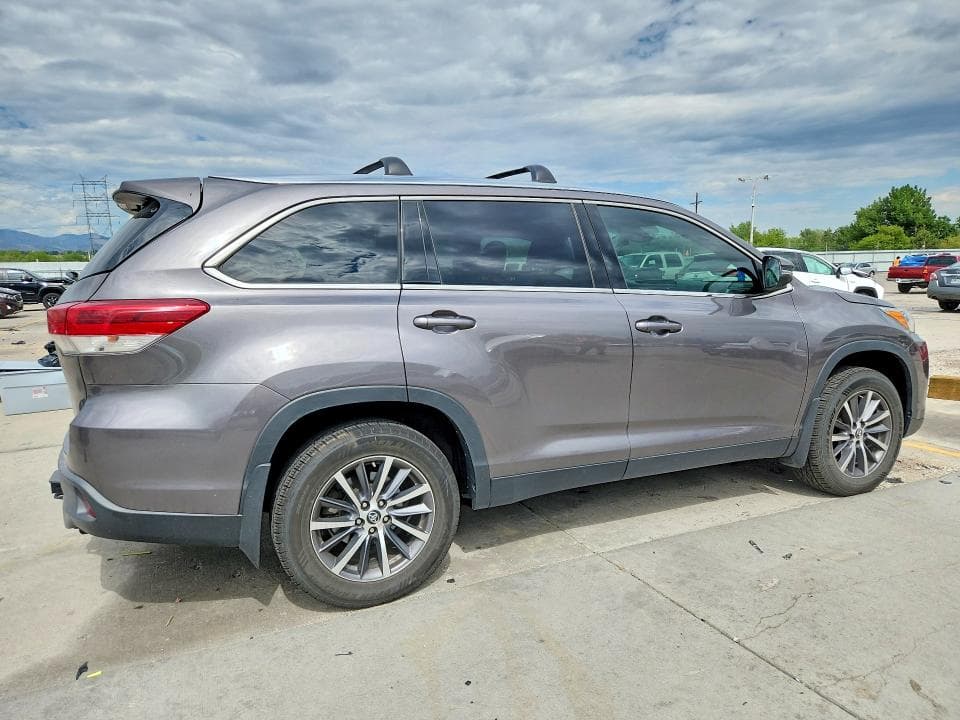 2019 TOYOTA HIGHLANDER XLE 3