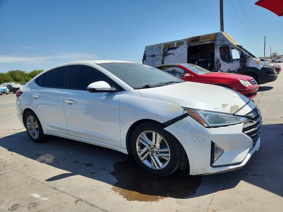 2020 HYUNDAI ELANTRA SEL 4