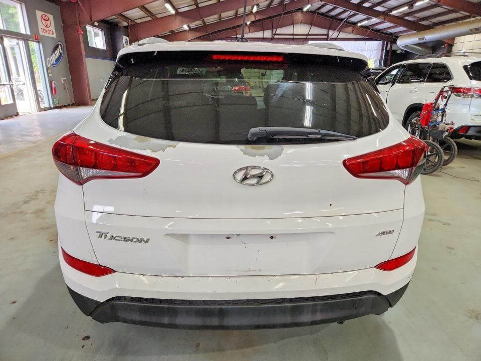 2017 HYUNDAI TUCSON SE 6