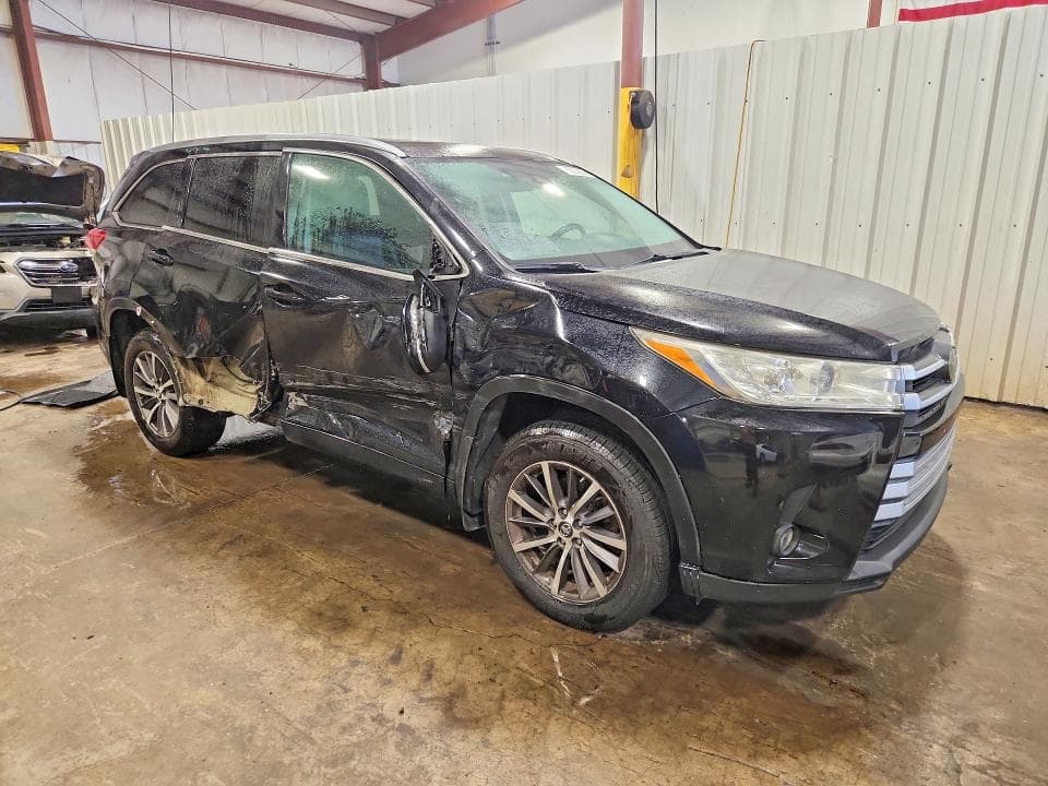 2018 TOYOTA HIGHLANDER XLE 4