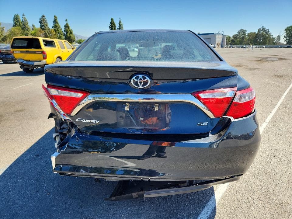 2017 TOYOTA CAMRY SE 6