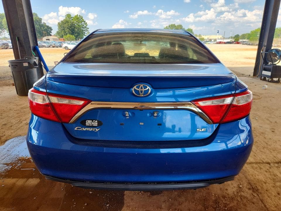 2017 TOYOTA CAMRY SE 6