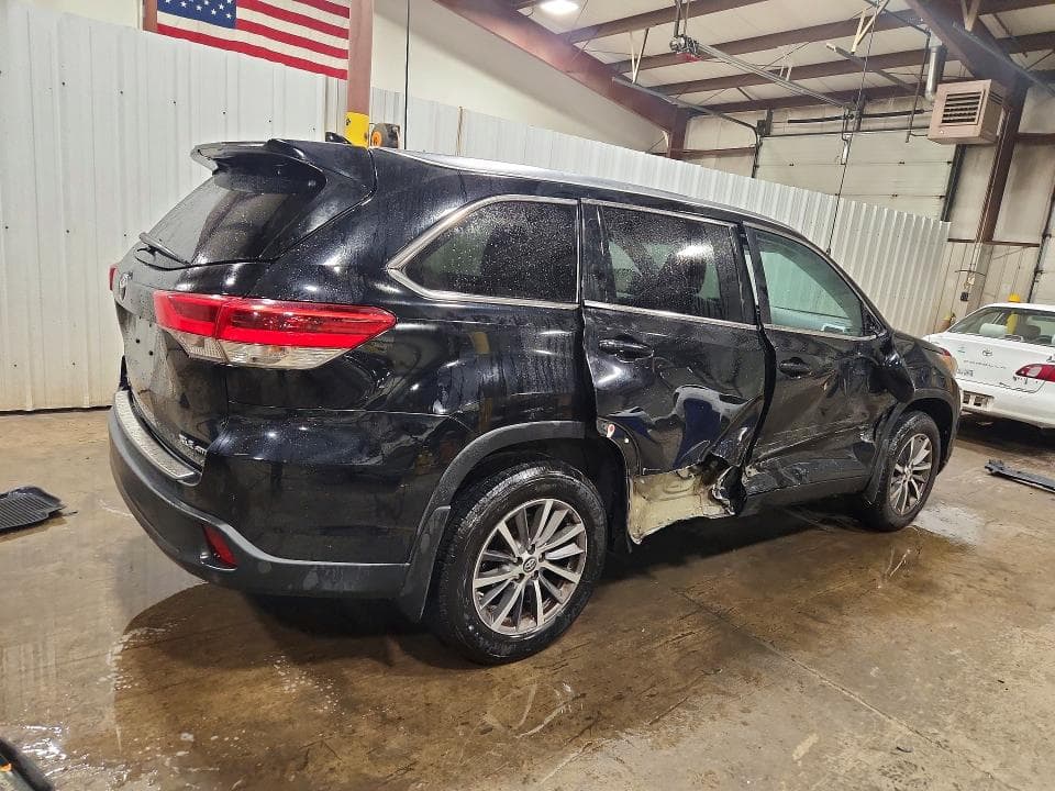 2018 TOYOTA HIGHLANDER XLE 3