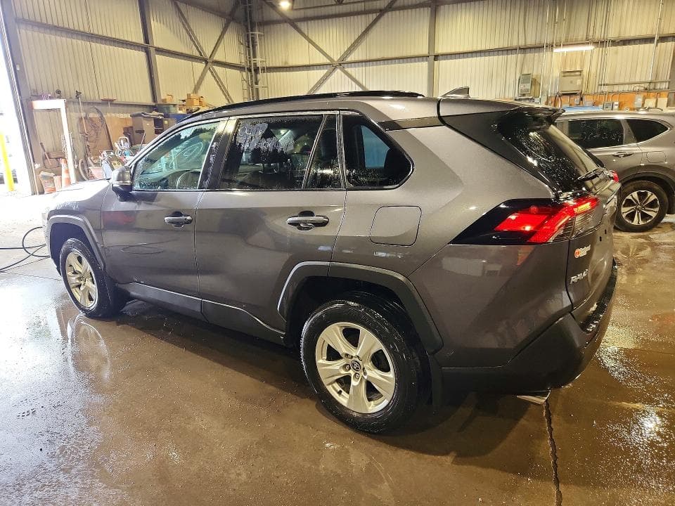 2021 TOYOTA RAV4 XLE 2