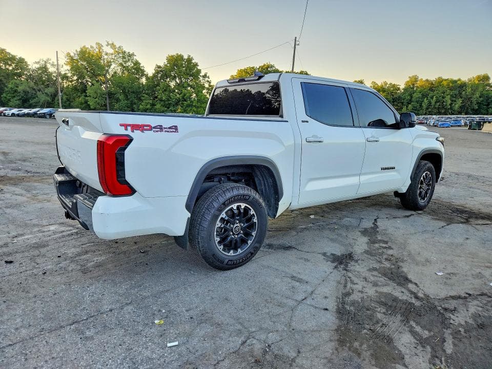 2024 TOYOTA TUNDRA SR5 3
