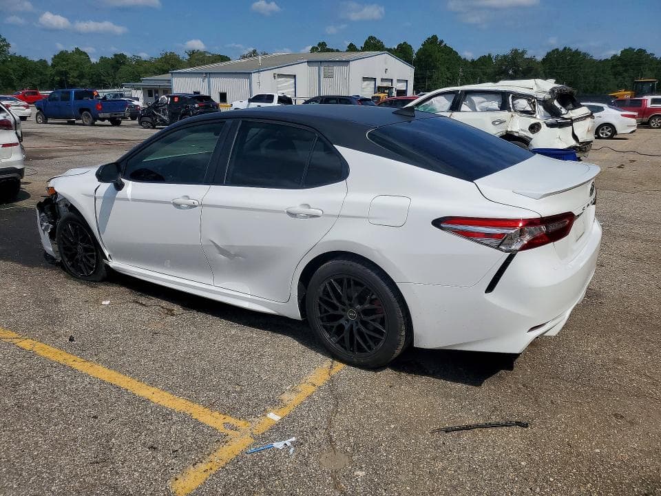 2020 TOYOTA CAMRY SE 2