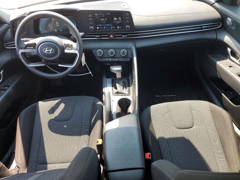 2024 HYUNDAI ELANTRA SE 8