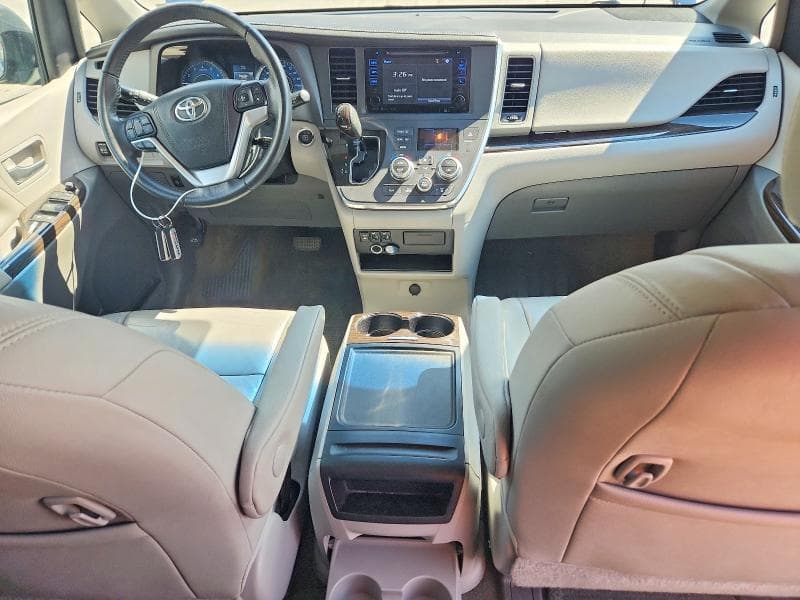 2017 TOYOTA SIENNA XLE 8-PASSENGER 8