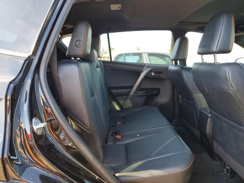 2017 TOYOTA RAV4 SE 11
