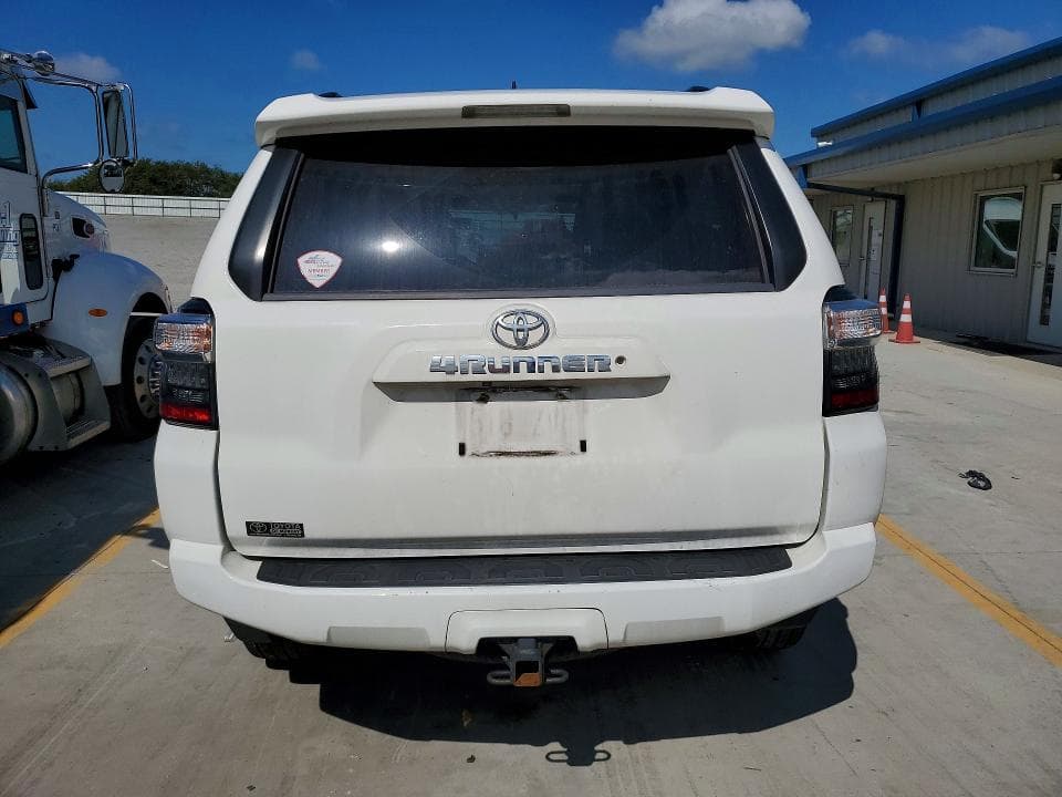 2019 TOYOTA 4RUNNER SR5 6