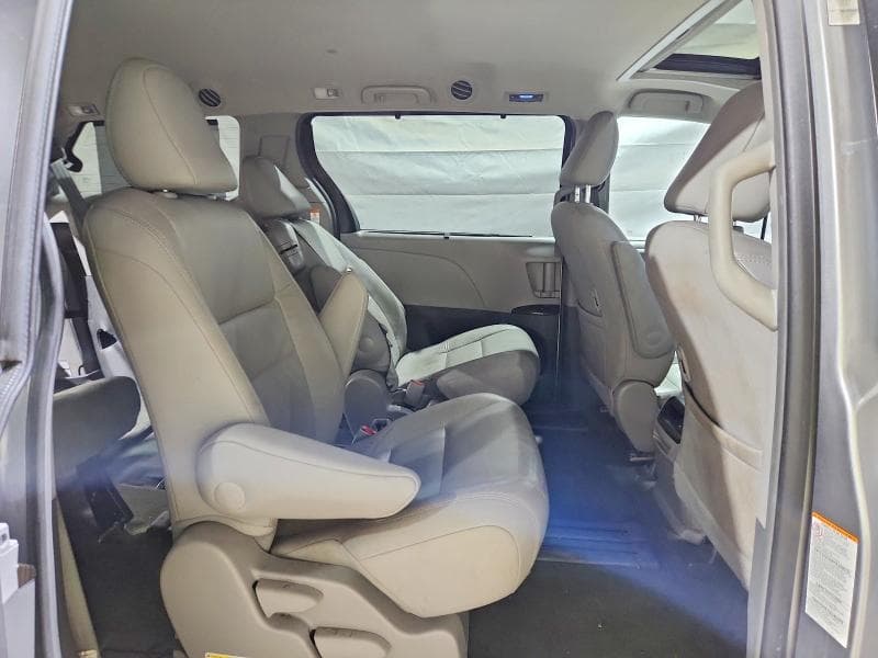 2017 TOYOTA SIENNA XLE 8-PASSENGER 11