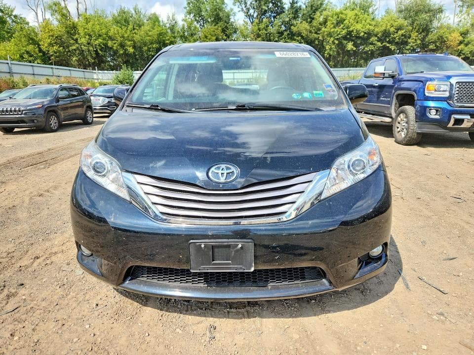 2017 TOYOTA SIENNA XLE 7-PASSENGER 5