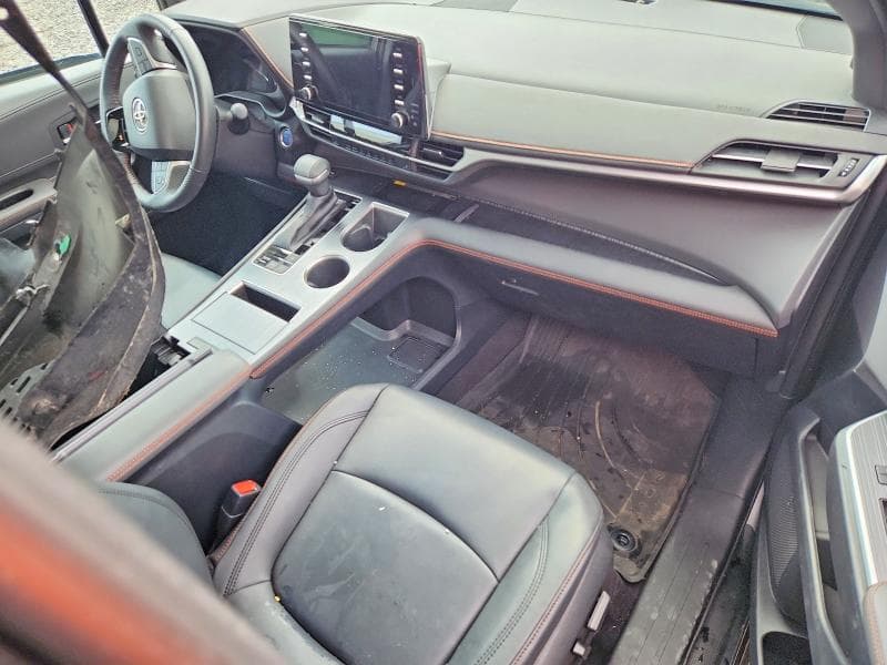 2022 TOYOTA SIENNA XSE 8
