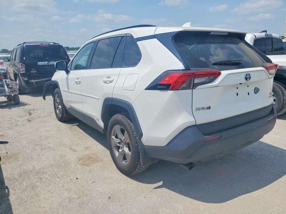 2022 TOYOTA RAV4 XLE 2