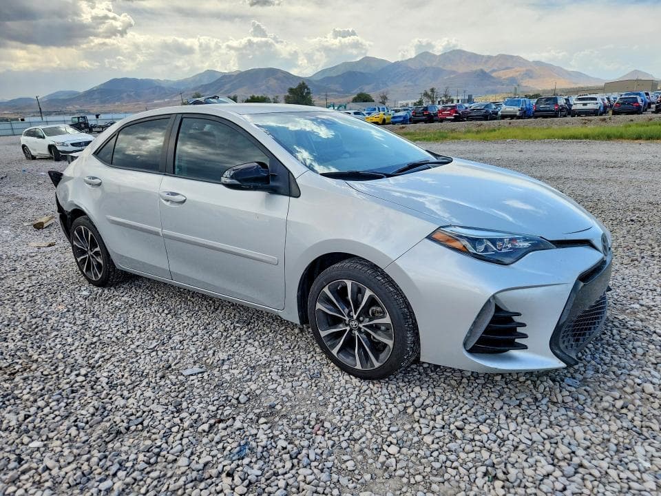 2017 TOYOTA COROLLA SE 4