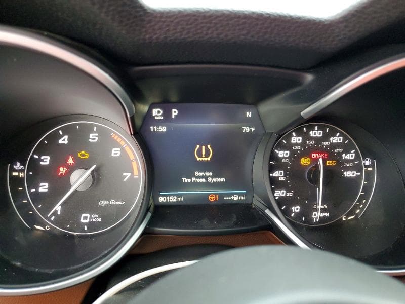 2018 ALFA ROMEO STELVIO 9