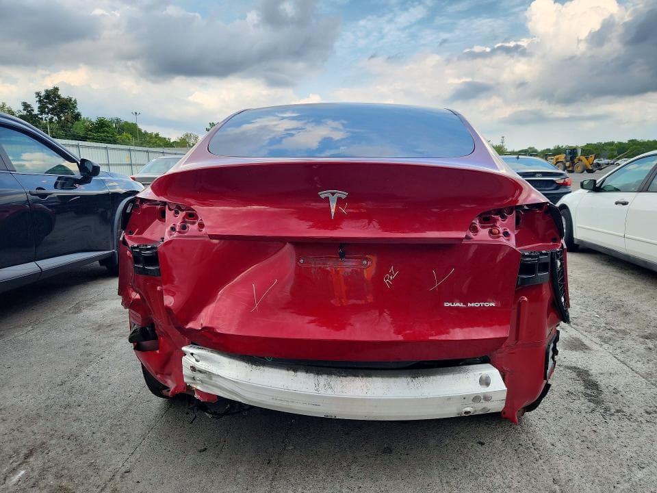 2025 TESLA MODEL Y 6