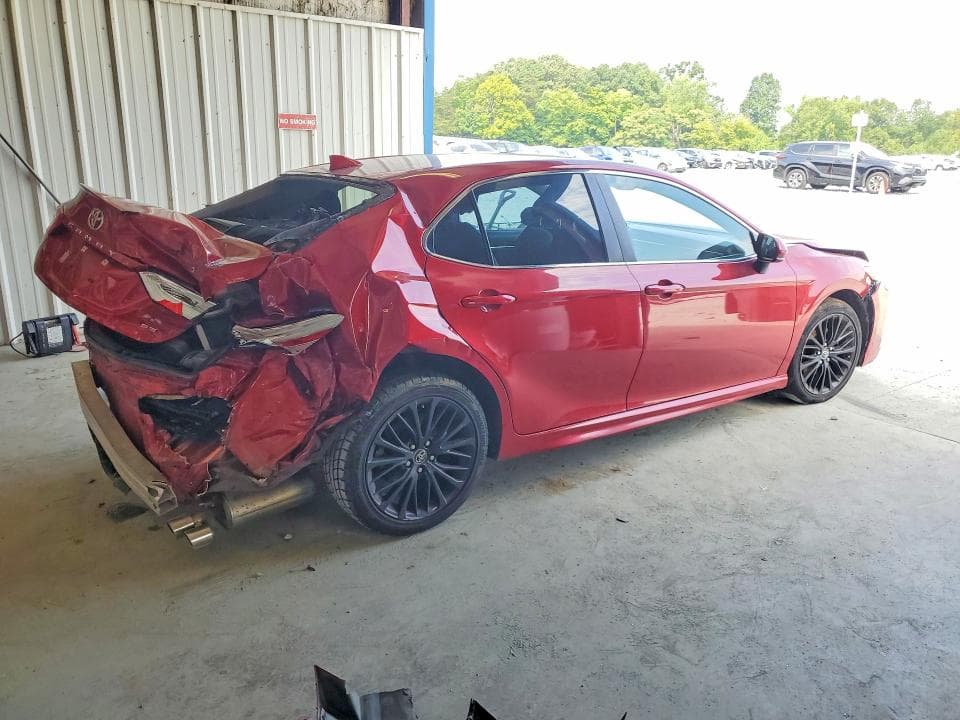 2020 TOYOTA CAMRY SE 3