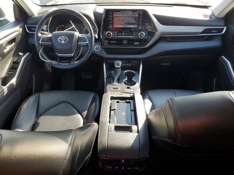 2021 TOYOTA HIGHLANDER XLE 8