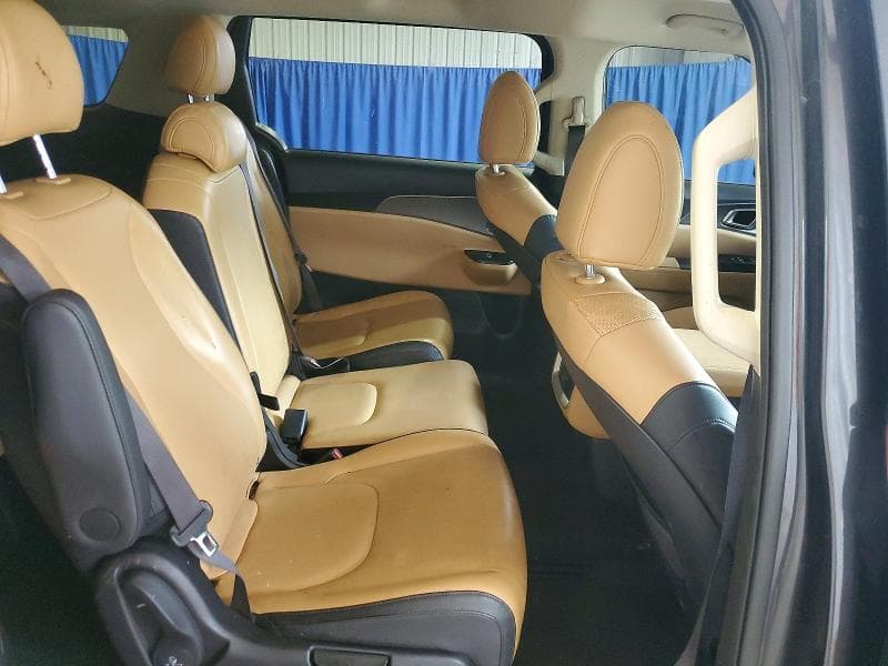 2023 KIA CARNIVAL LX 11