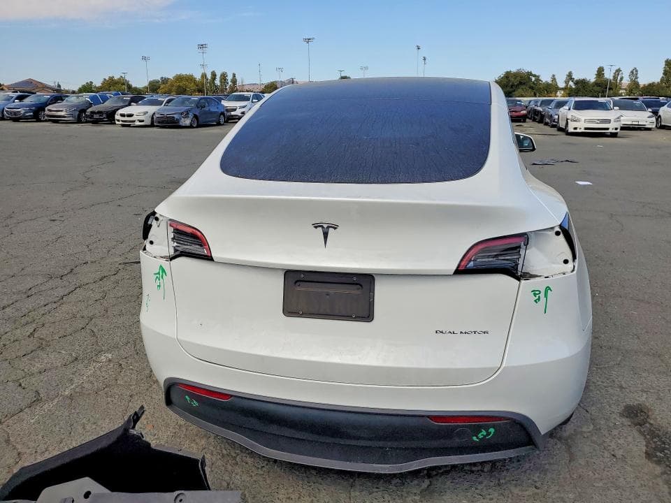 2023 TESLA MODEL Y 6