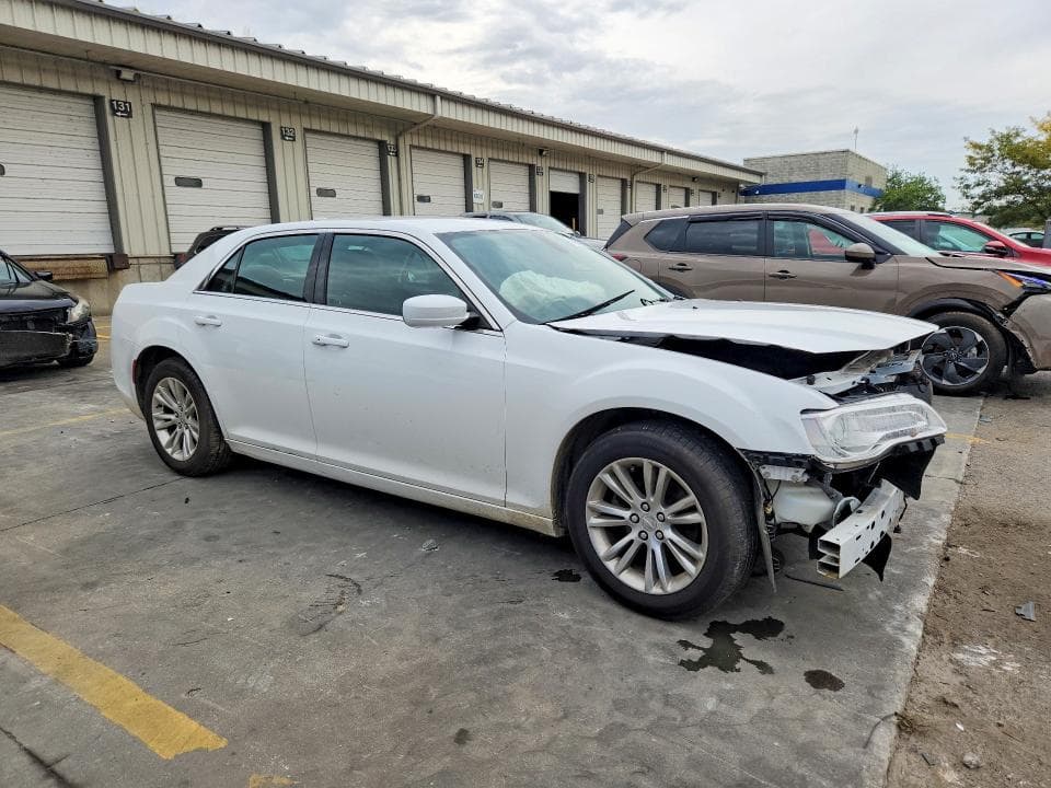 2019 CHRYSLER 300 TOURING 4