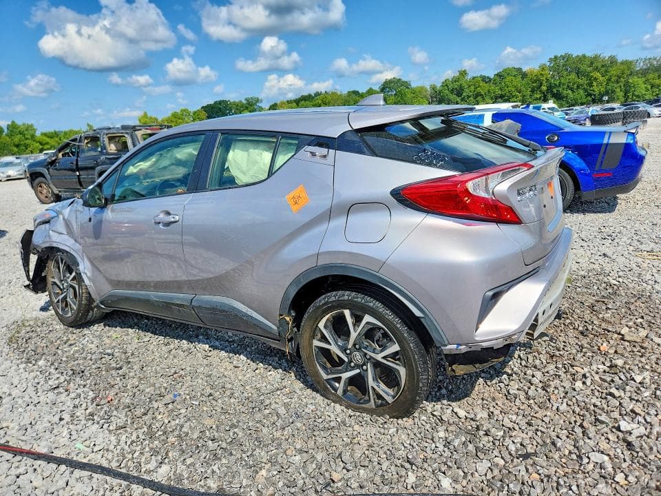 2019 TOYOTA C-HR XLE 2