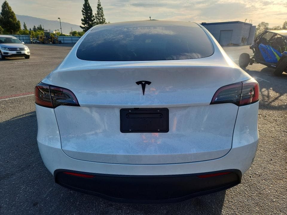 2025 TESLA MODEL Y 6