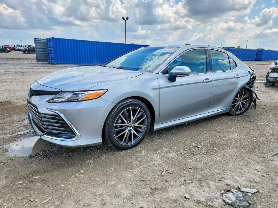 2023 TOYOTA CAMRY XLE - 1